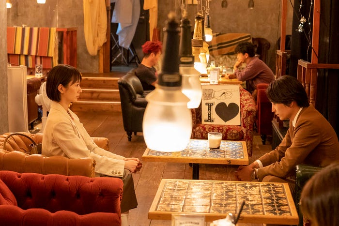 波瑠、金子大地/「魔法のリノベ」第3話より(C)カンテレ