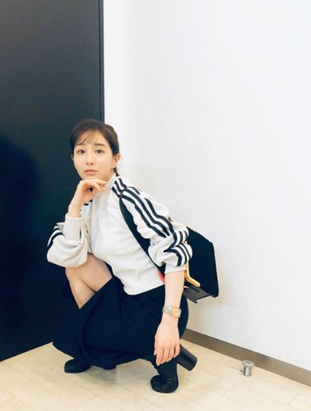 田中みな実“太ももチラリ”私服ショットに「エロい」「素敵」と絶賛の声相次ぐ