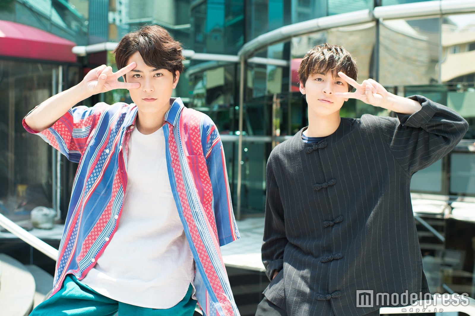 （左から）間宮祥太朗、高杉真宙（C）モデルプレス