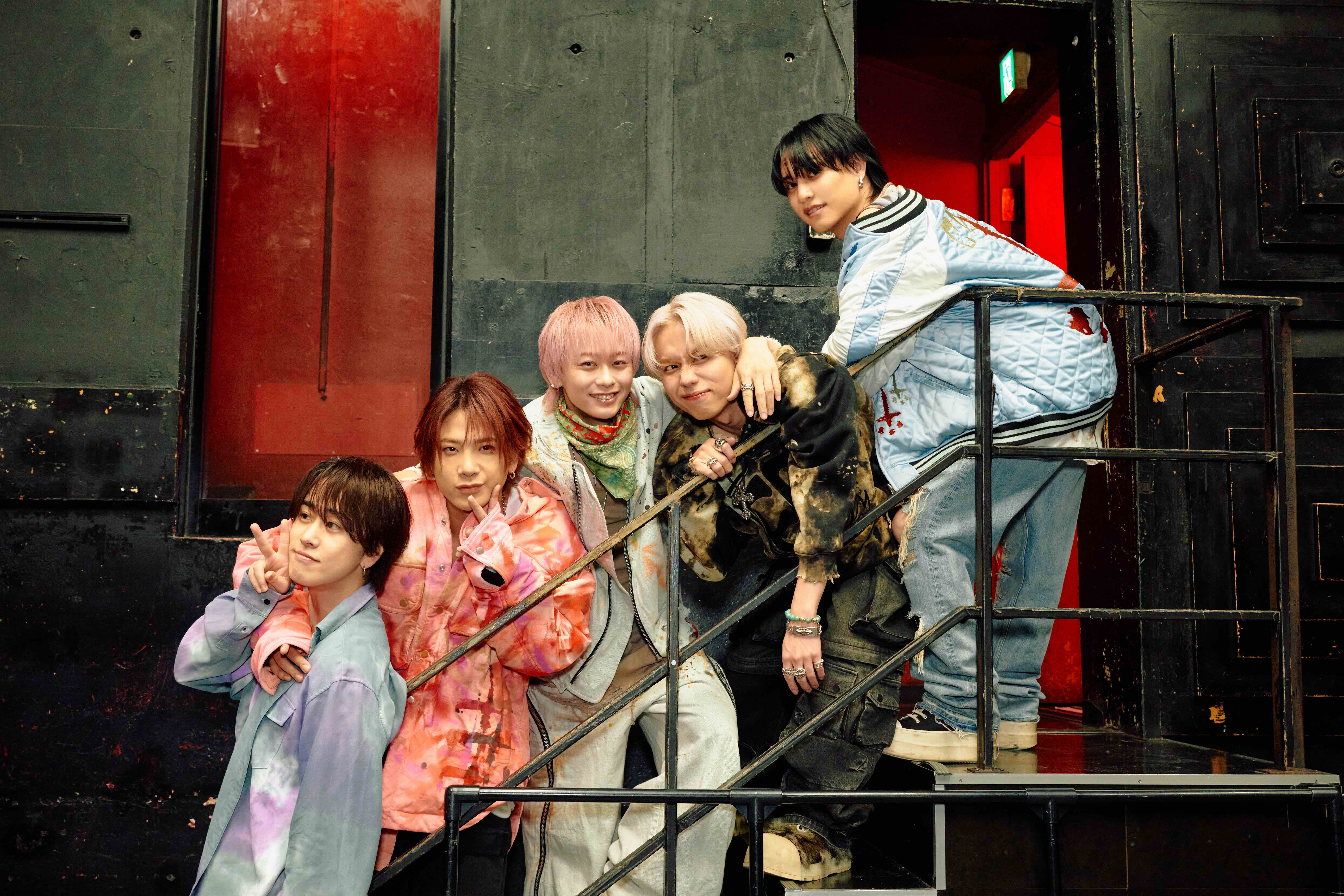 超特急シューヤ、WhiteAメンバー＆タカシとの対談実現 美腹筋披露の新カットも【1st写真集「TRENTE」】