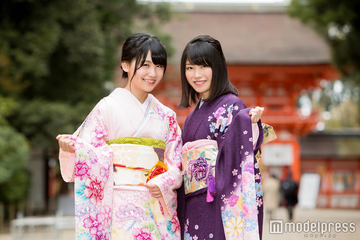 AKB48横山由依&小嶋真子、はんなり振り袖姿で春の京都を2人旅 先輩・横山は「京都のヒロイン」