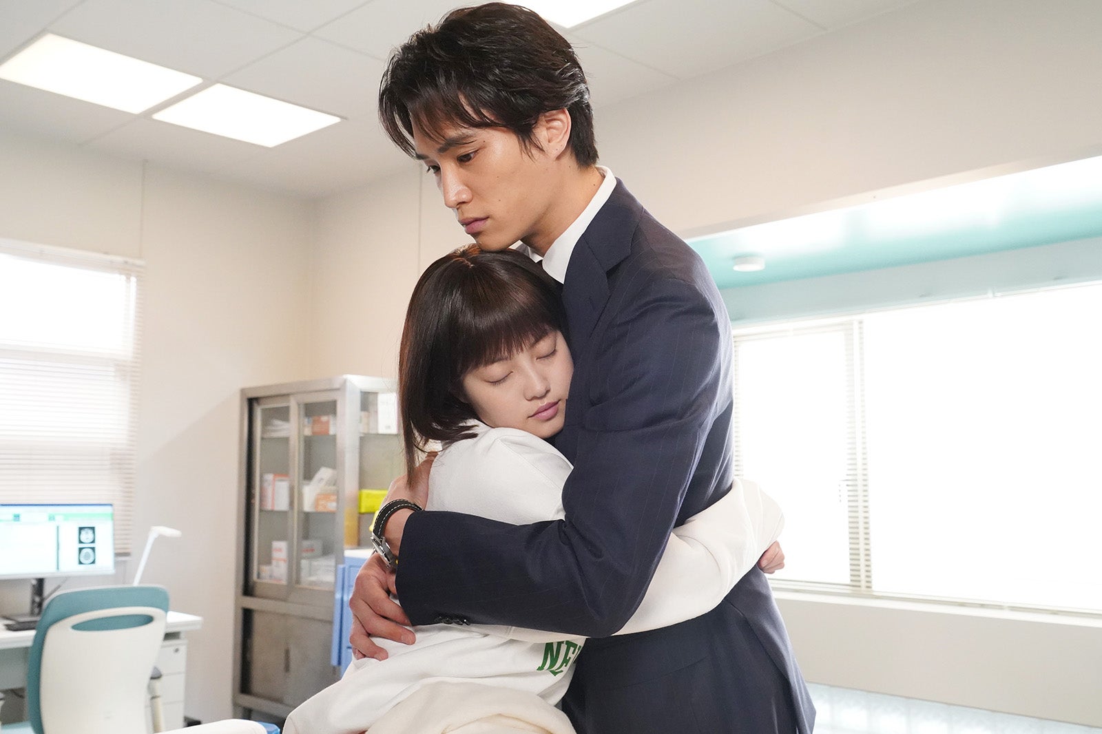 「悪女（わる）」今田美桜、急展開で鈴木伸之・向井理とのハグショット公開