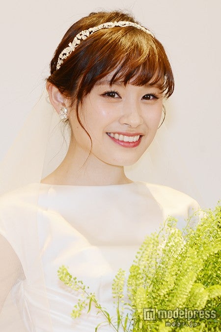 高橋愛「毎日愛してるって言う」 純白ウェディングドレスで幸せオーラ全開