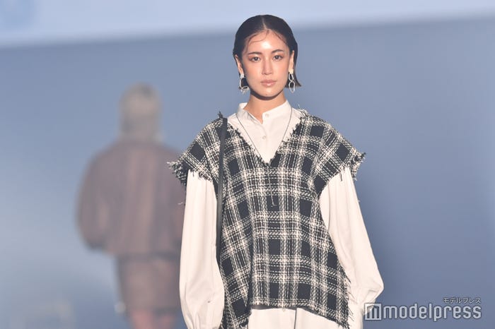 藤井夏恋(C)モデルプレス