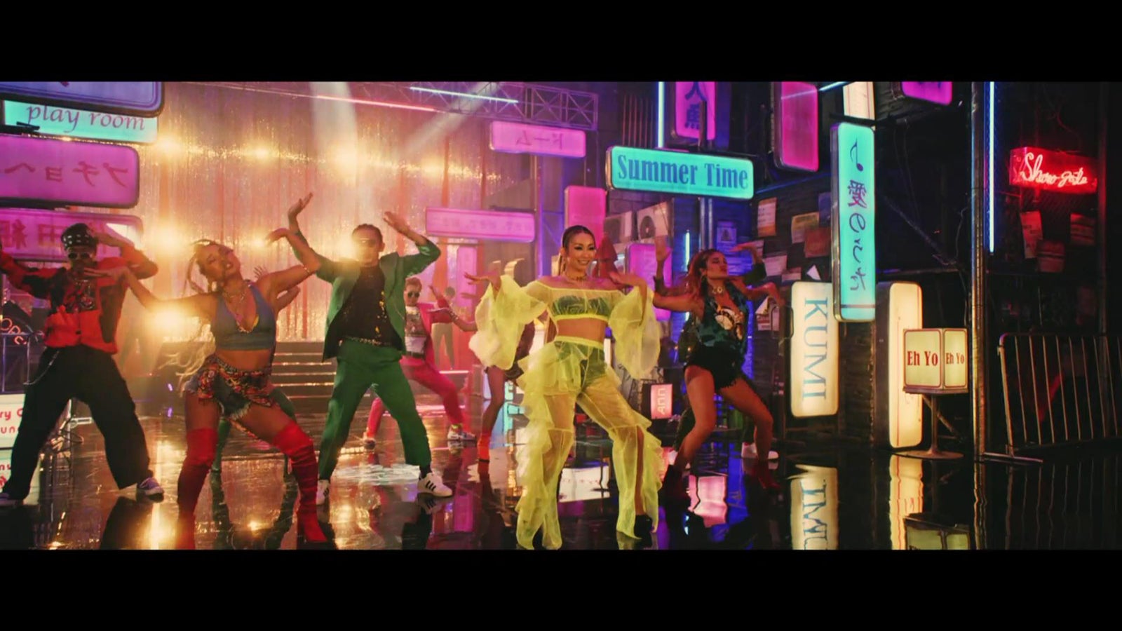 倖田來未「GOLDFINGER 2019」ミュージックビデオより（画像提供：avex）