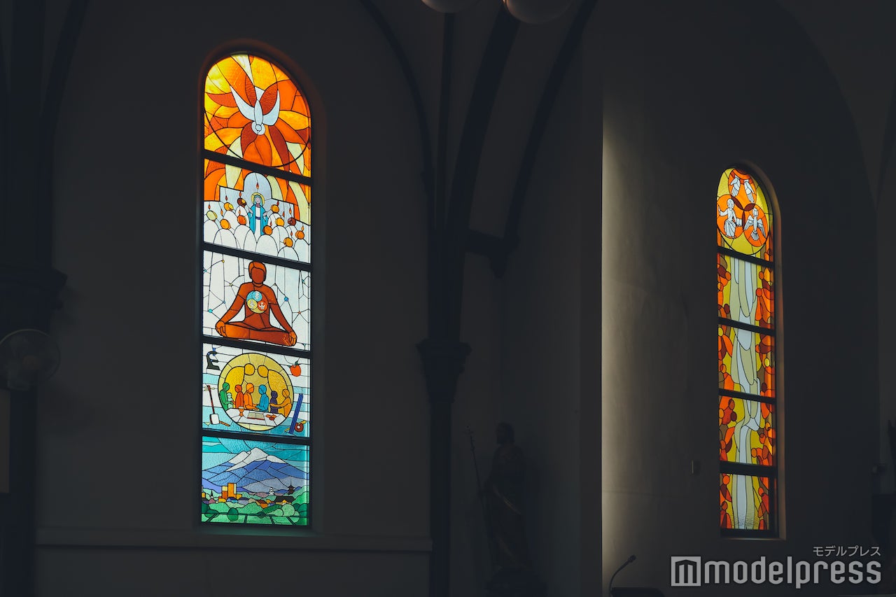 旧約・新約聖書や弘前をモチーフにしたステンドグラス （C）モデルプレス