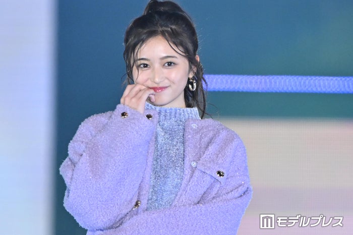 乃木坂46井上和、ラベンダーカラーの上品コーデ【GirlsAward 2024AW】