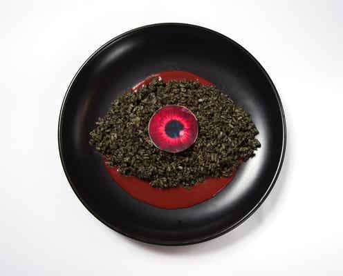 「東京喰種」コラボカフェが池袋パルコに 隻眼カレーや“美食家”のムースまで戦慄モノのリアルさ