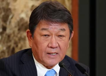 自民党重鎮、YouTubeで銀の盾届くも梱包に苦戦、カッターの刃出しっ放しで鈴木貴子氏に「1回ずつしまうよ！」