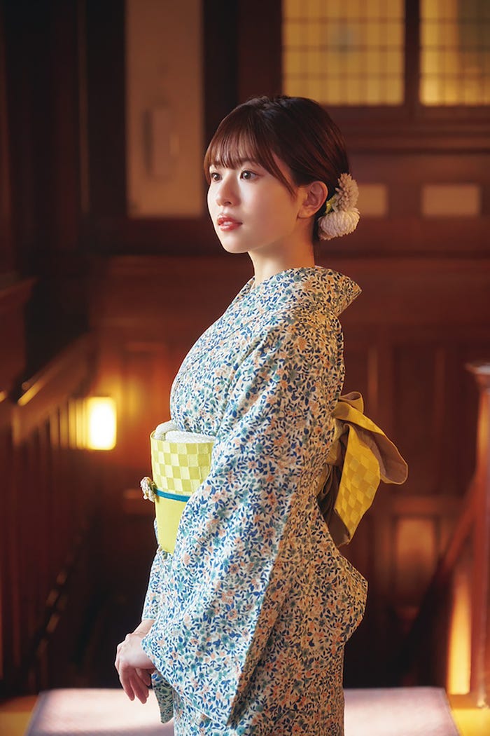 松田好花 1st写真集「振り向いて」@Loppi・HMV限定版裏表紙/撮影:岡本武志/講談社