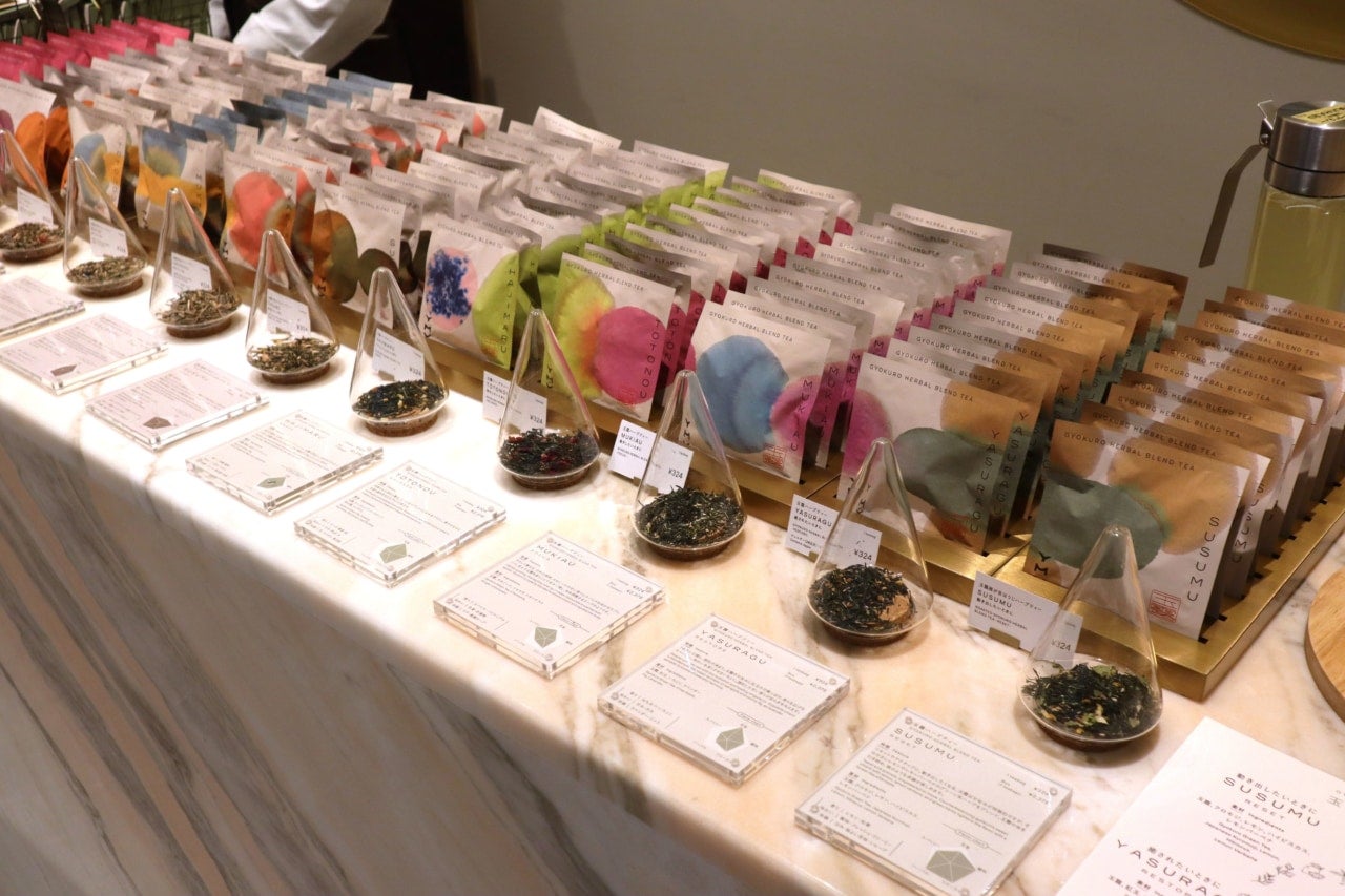 玉露×ハーブで優しく自分をほどく。二子玉川に新オープンした心に寄り添うティールーム「YMY GYOKURO TEAROOM」をレポート