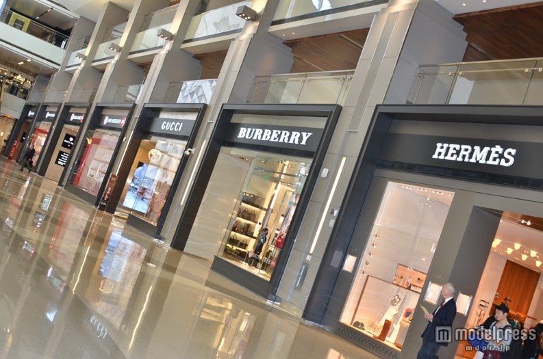 ロサンゼルス国際空港（通称：LAX「ラックス」）国際線ターミナル　「エルメス」「バーバリー」などハイブランドが充実