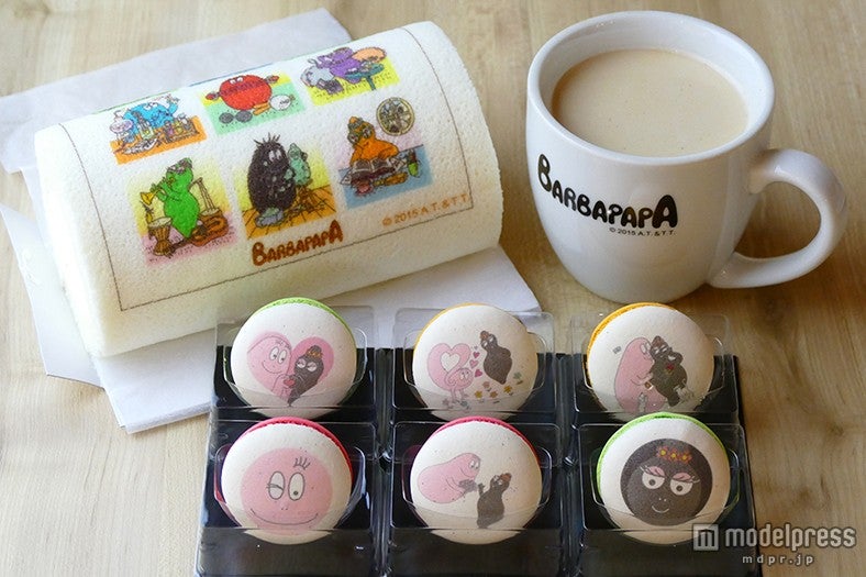 テイクアウト／「ロールケーキ」「マカロン6Pセット」各1，900円（税抜）／画像提供：プラザスタイル