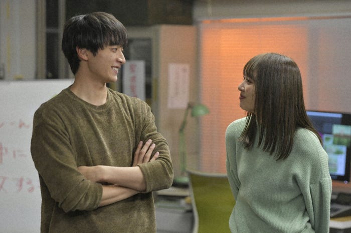 小関裕太、内田理央/「来世ではちゃんとします」第6話より(C)「来世ではちゃんとします」製作委員会
