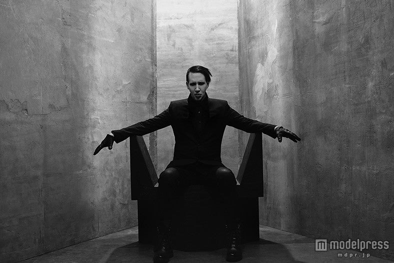 マリリン・マンソン『サマソニ』で聖書を燃やして客席ウォーク　圧倒的演出で会場を沸かす＜SUMMER SONIC 2015＞（画像提供：creativeman）【モデルプレス】