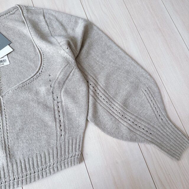 ユニクロ　3Dボリュームスリーブセーター　袖部分