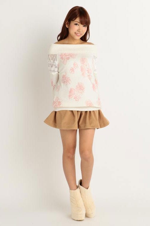 花アンゴラニットトップス「LIZ LISA」7,452円(税込)/画像提供:Tokyo Kawaii Life