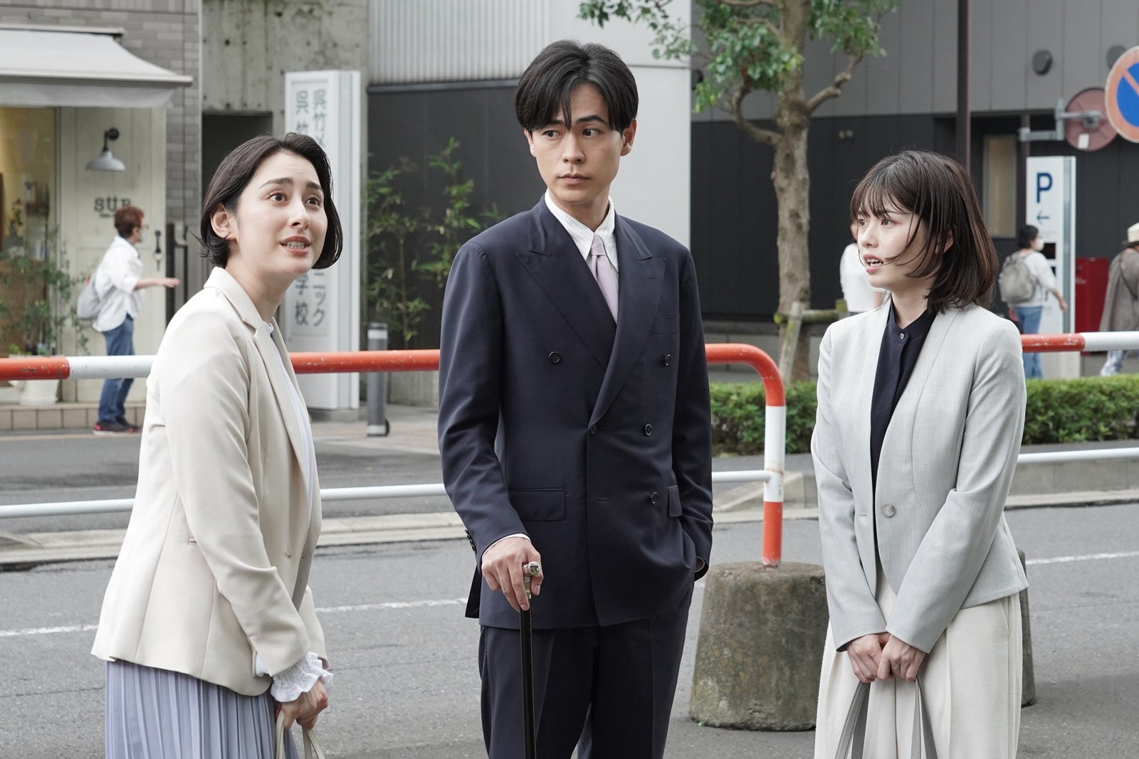 早見あかり、成田凌、小芝風花「転職の魔王様」第2話より（C）カンテレ