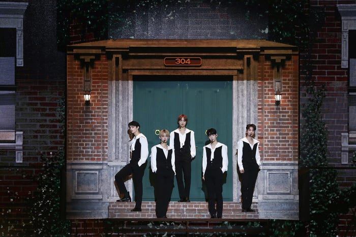 TOMORROW X TOGETHER(P)&(C)BIGHIT MUSIC