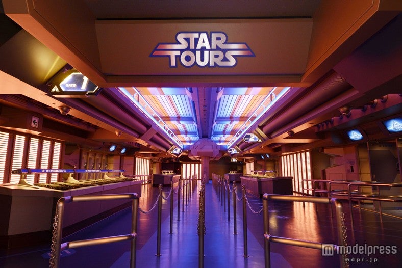 スター・ツアーズ搭乗口 （C）Disney／Lucasfilm Ltd．