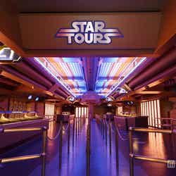 スター・ツアーズ搭乗口 (C)Disney/Lucasfilm Ltd.