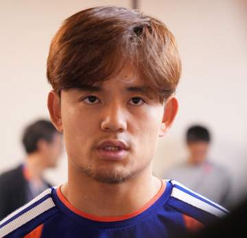 サッカー日本代表が帰国 成田空港に上田、久保、佐野、田中らが到着