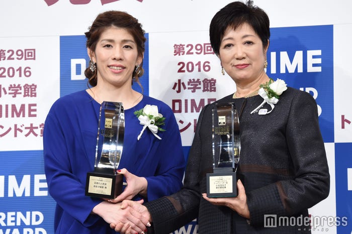 吉田沙保里選手、小池百合子都知事(C)モデルプレス