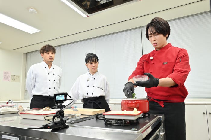 平子祐希、坂井真紀、宮舘涼太(C)TBS