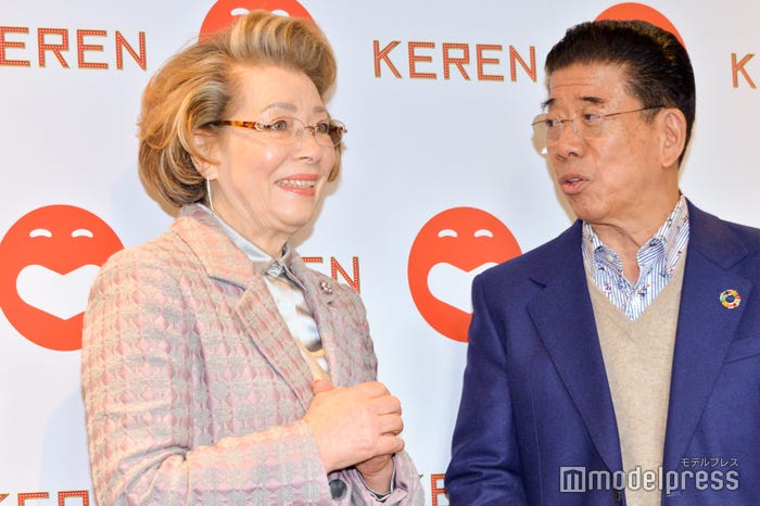 「KEREN」グランドプレミア公演に訪れた(左から)西川ヘレン、西川きよし(C)モデルプレス