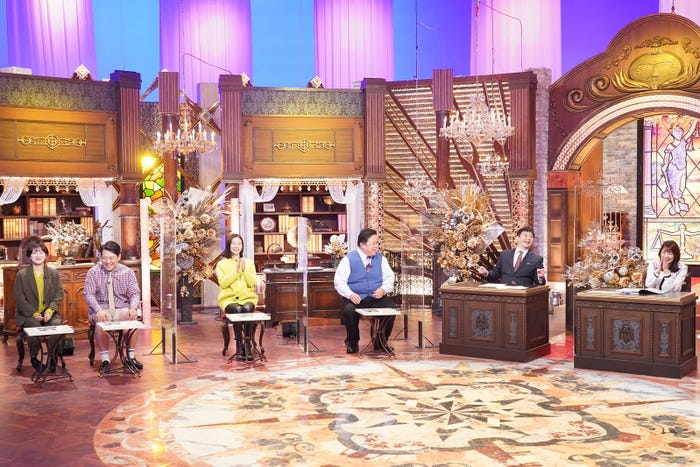 『世界法廷ミステリ第19弾』(左から)サーヤ(ラランド)、ニシダ(ラランド)、朝日奈央、伊集院光、伊藤利尋(フジテレビアナウンサー)、井上清華(フジテレビアナウンサー)(C)フジテレビ