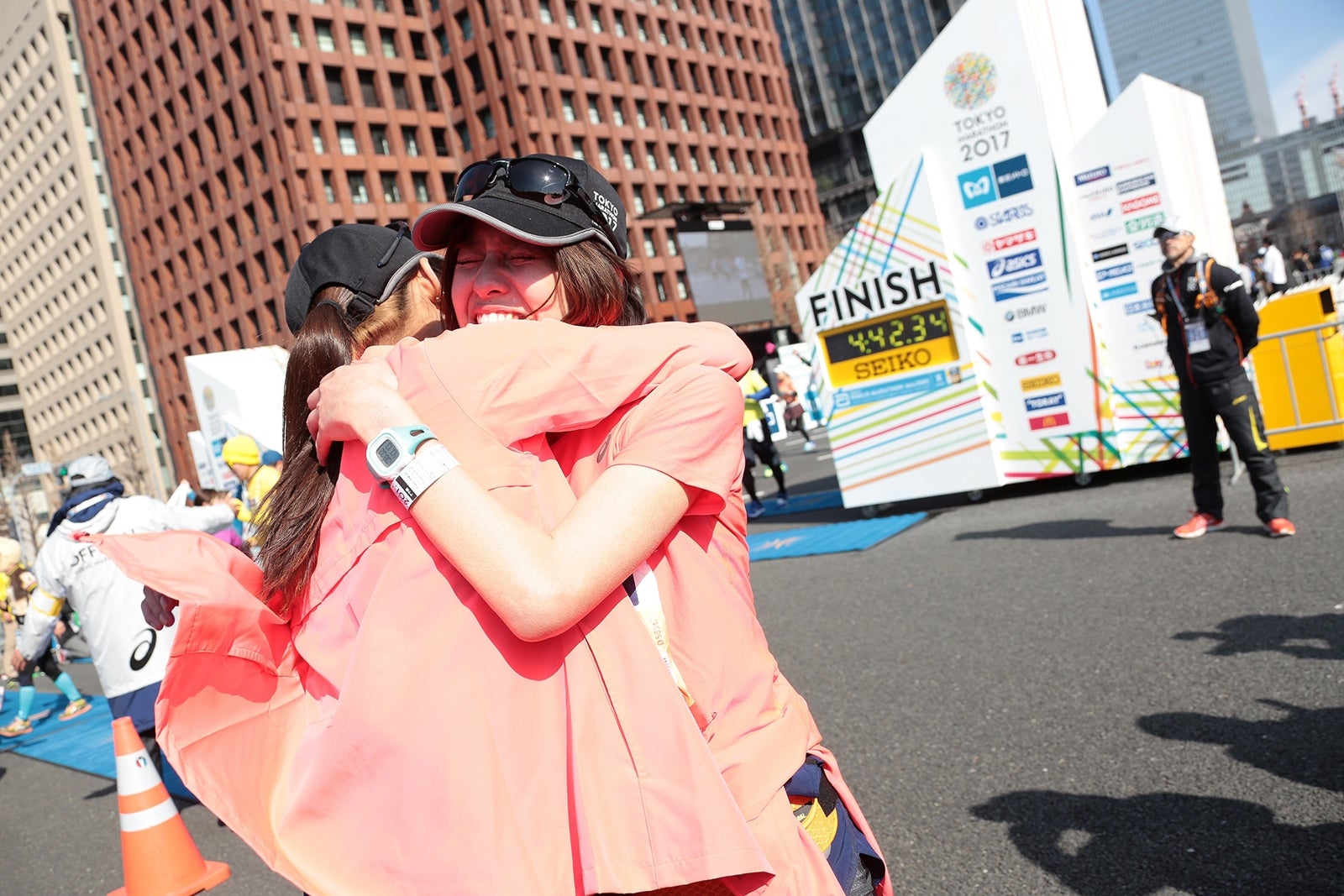 完走を喜ぶ（C）東京マラソン財団
