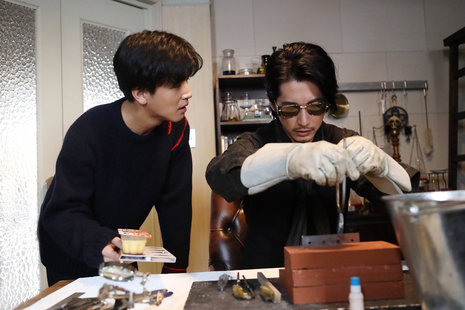 岩田剛典、ディーン・フジオカ／「シャーロック」第7話より（C）フジテレビ