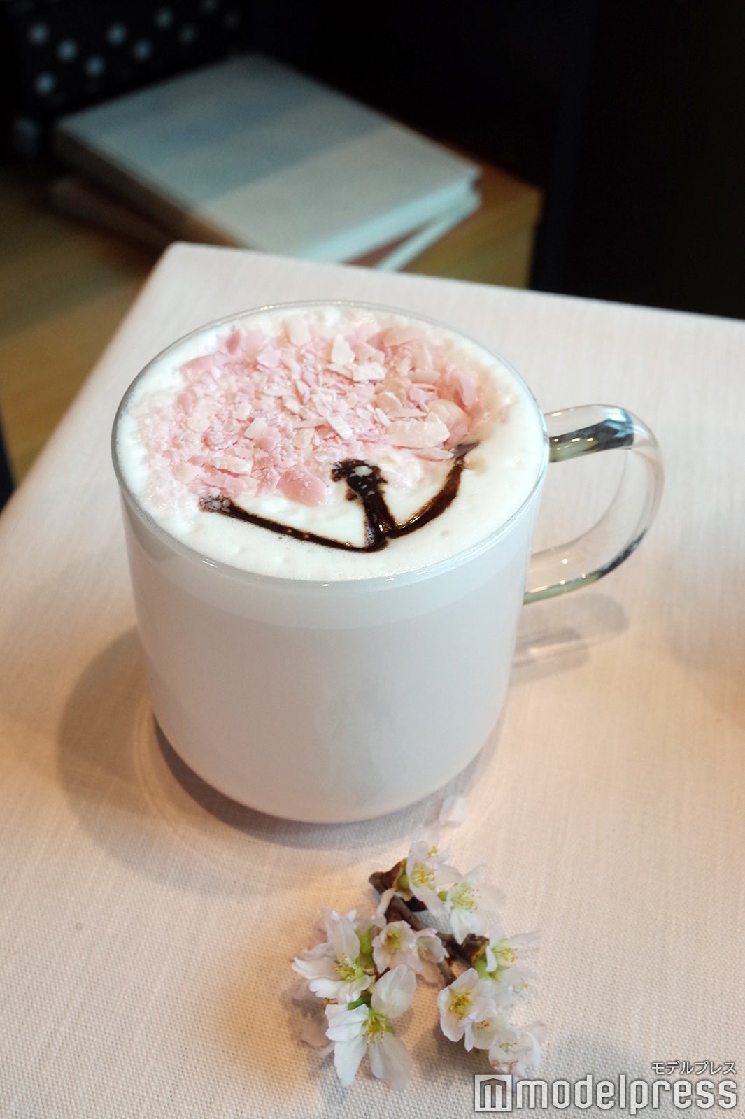 桜 咲くよ ラテ（HOT）（C）モデルプレス
