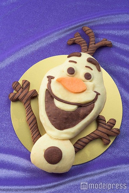 “アナとエルサのフローズンファンタジー”スペシャルブレッド　￥670（C）Disney