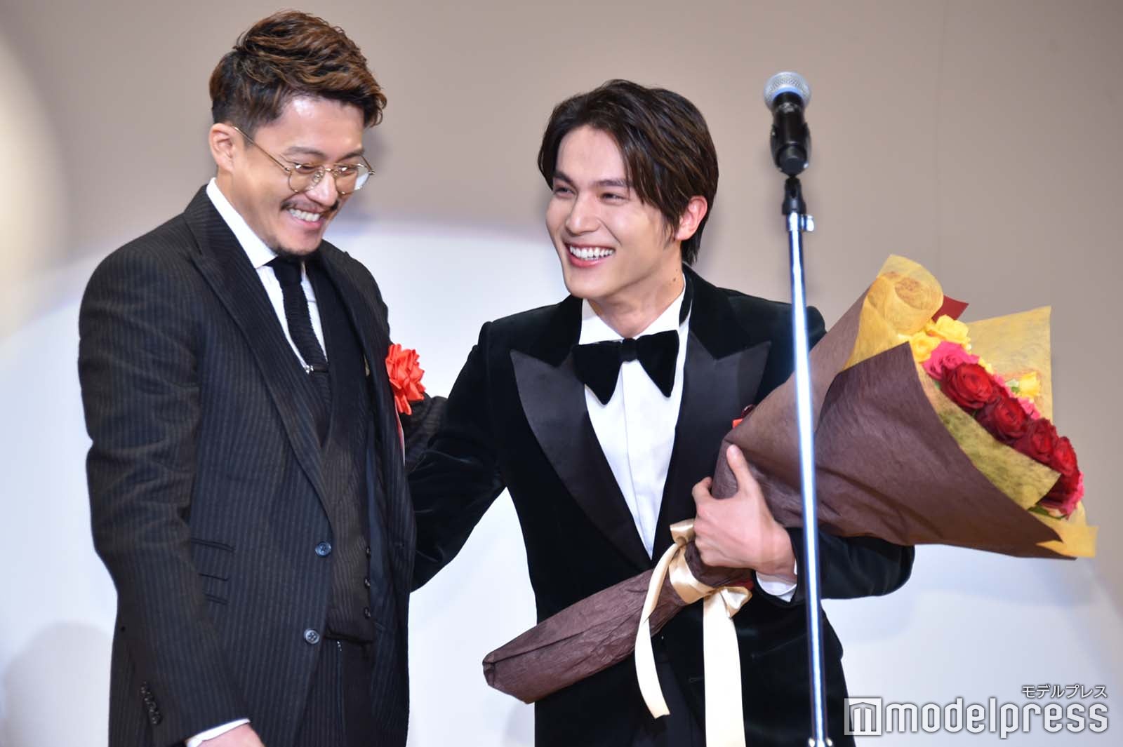 小栗旬、中川大志 （C）モデルプレス