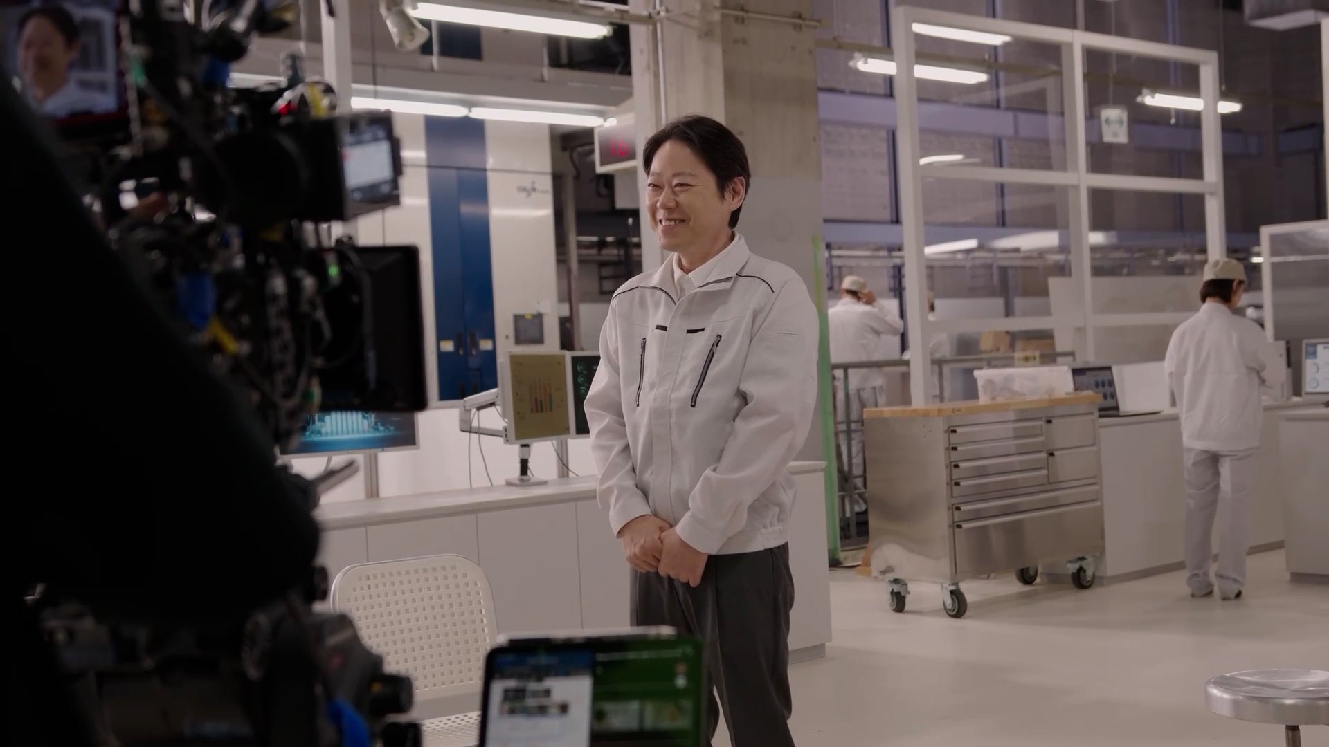 阿部サダヲ／新TVCM「人を想うDX」篇メイキングより（提供写真）