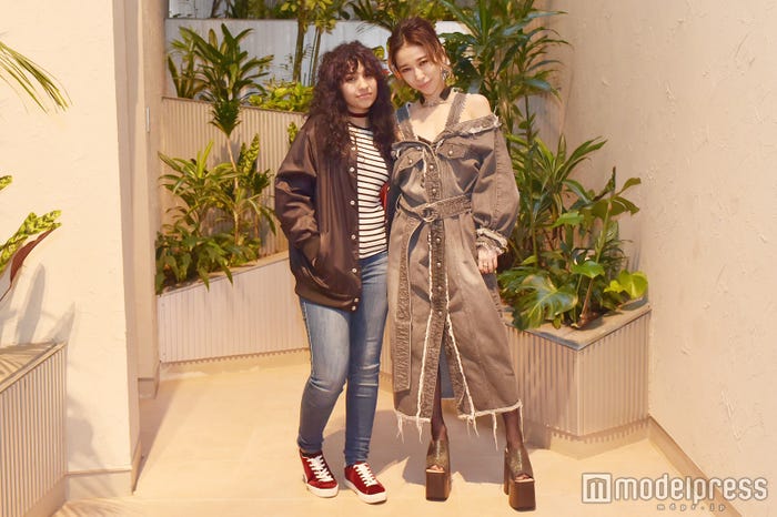 アレッシア・カーラ、加藤ミリヤ(C)モデルプレス