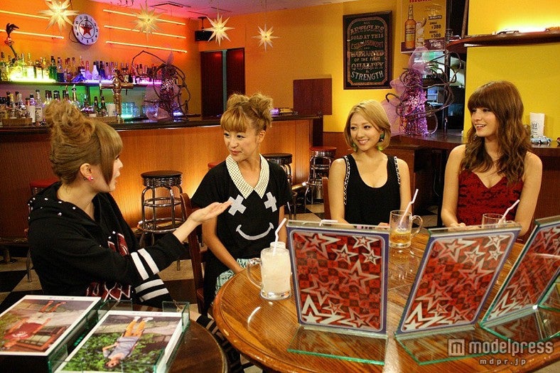 左から：きゃりーぱみゅぱみ、鈴木奈々、伊藤千晃、マギー／画像提供：関西テレビ