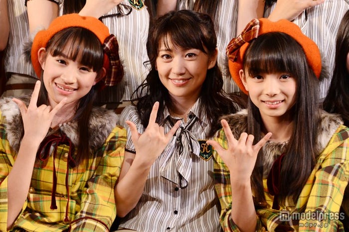 2014年劇場公演デビュー当時の後藤萌咲(右)、左は下口ひなな、中央は大島優子 (C)モデルプレス