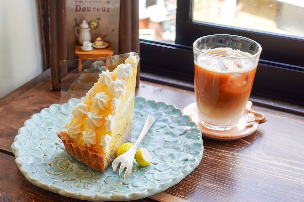 【大阪・中崎町】アンティーク食器×愛らしいケーキにときめき必至♡ 隠れ家カフェの絶品レモンタルト【ときめきカフェ巡り #39】