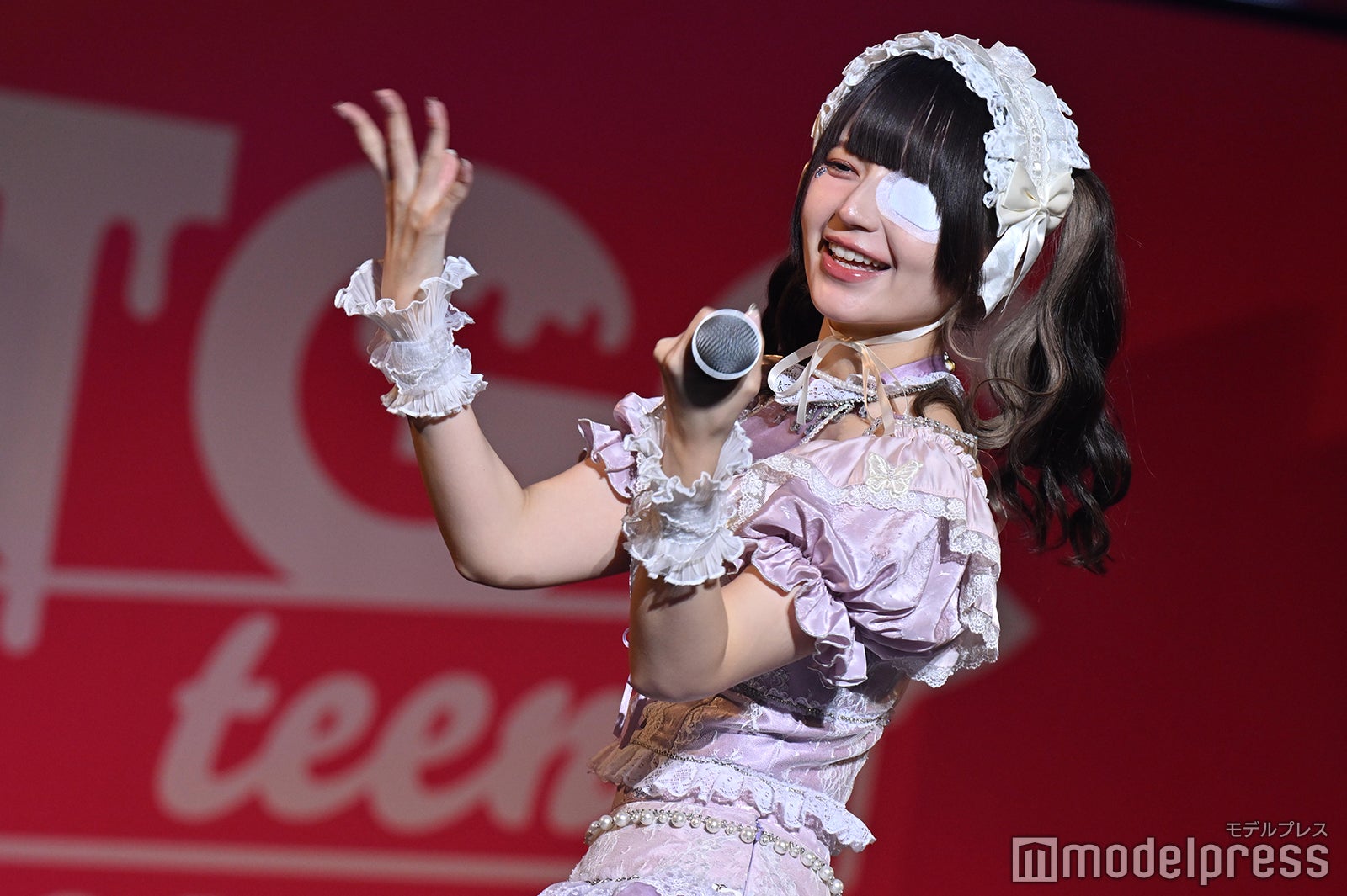 きゅるりんってしてみて（C）モデルプレス