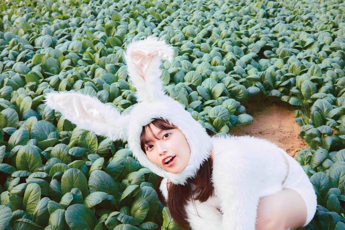 森日菜美初フォトスタイルブック「Chicktack」セブンネットショッピング限定カバー裏表紙/Photo:Ittetsu Matsuoka