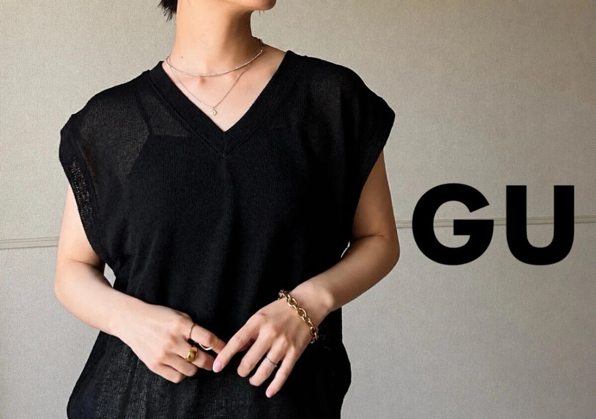 可愛くて着やせも叶うのに2千円以下で買えちゃうの？！GUの黒トップスが控えめに言って最高♡