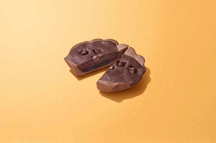 チョコクリームinトリプルチョコマドレーヌ(税込230円)(提供写真)