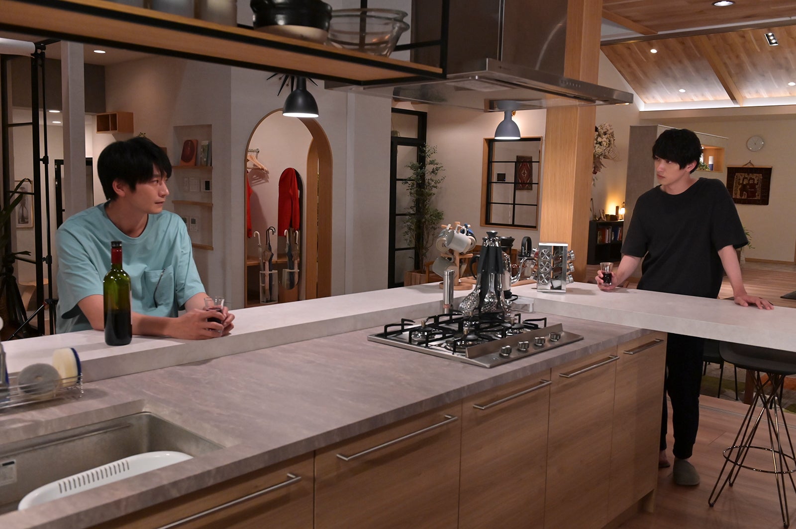 向井理、横浜流星「着飾る恋には理由があって」より（C）TBS