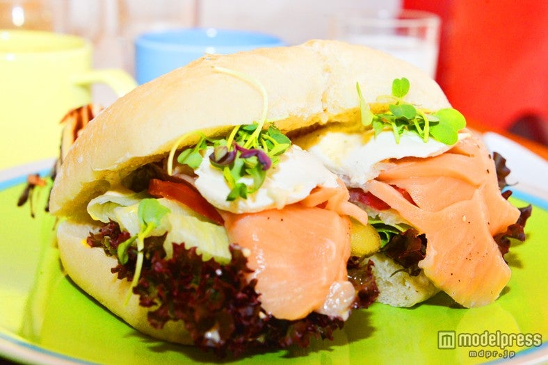 韓国お洒落カフェで味わう、ごちそうサンドイッチ