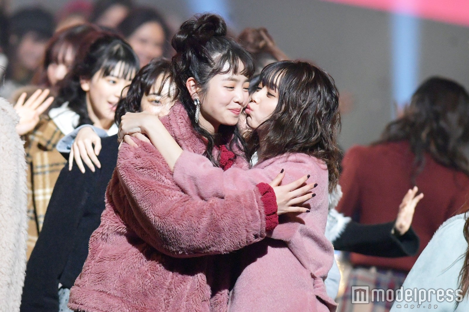 横田真悠＆江野沢愛美 （C）モデルプレス