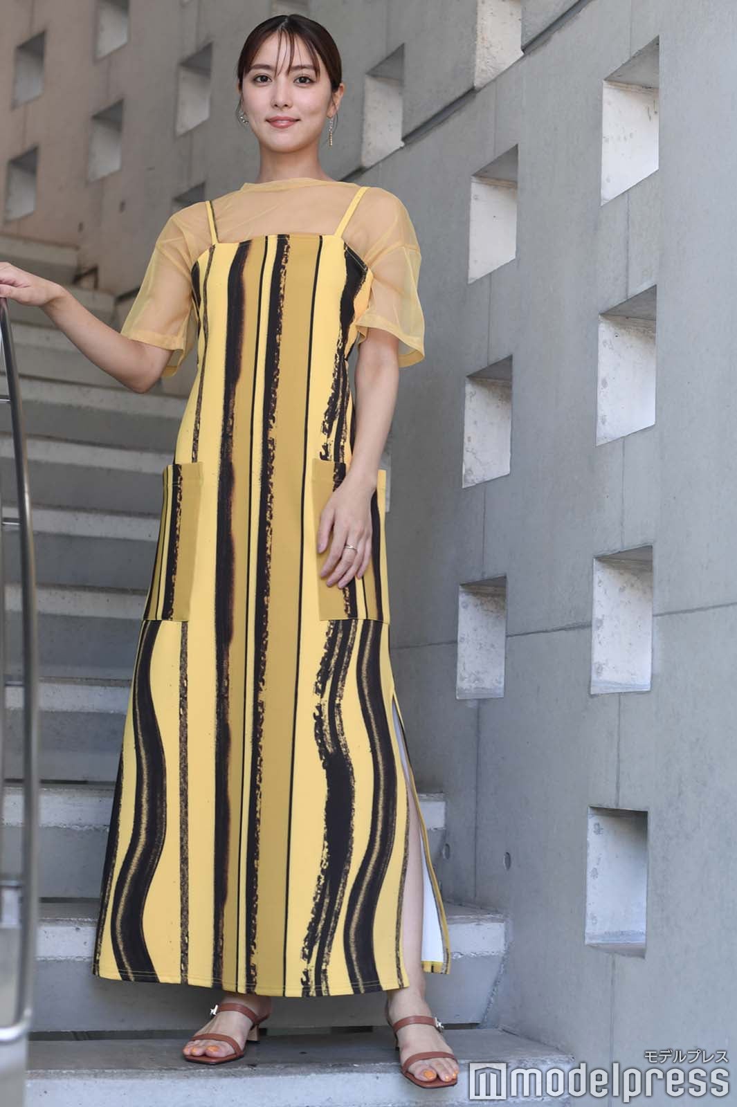 石川恋／衣装協力：led.tokyo、e.m.、CHARLES & KEITH／ヘアメイク：藤尾明日香／スタイリスト：金野春奈（C）モデルプレス