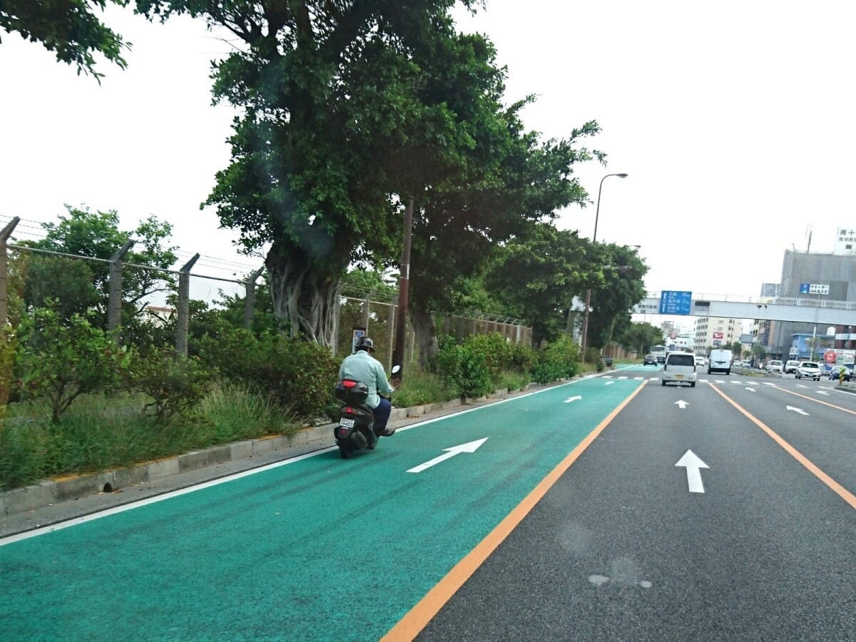 どんなに急いでいても、規制時間は通行不可。二輪車はOK
