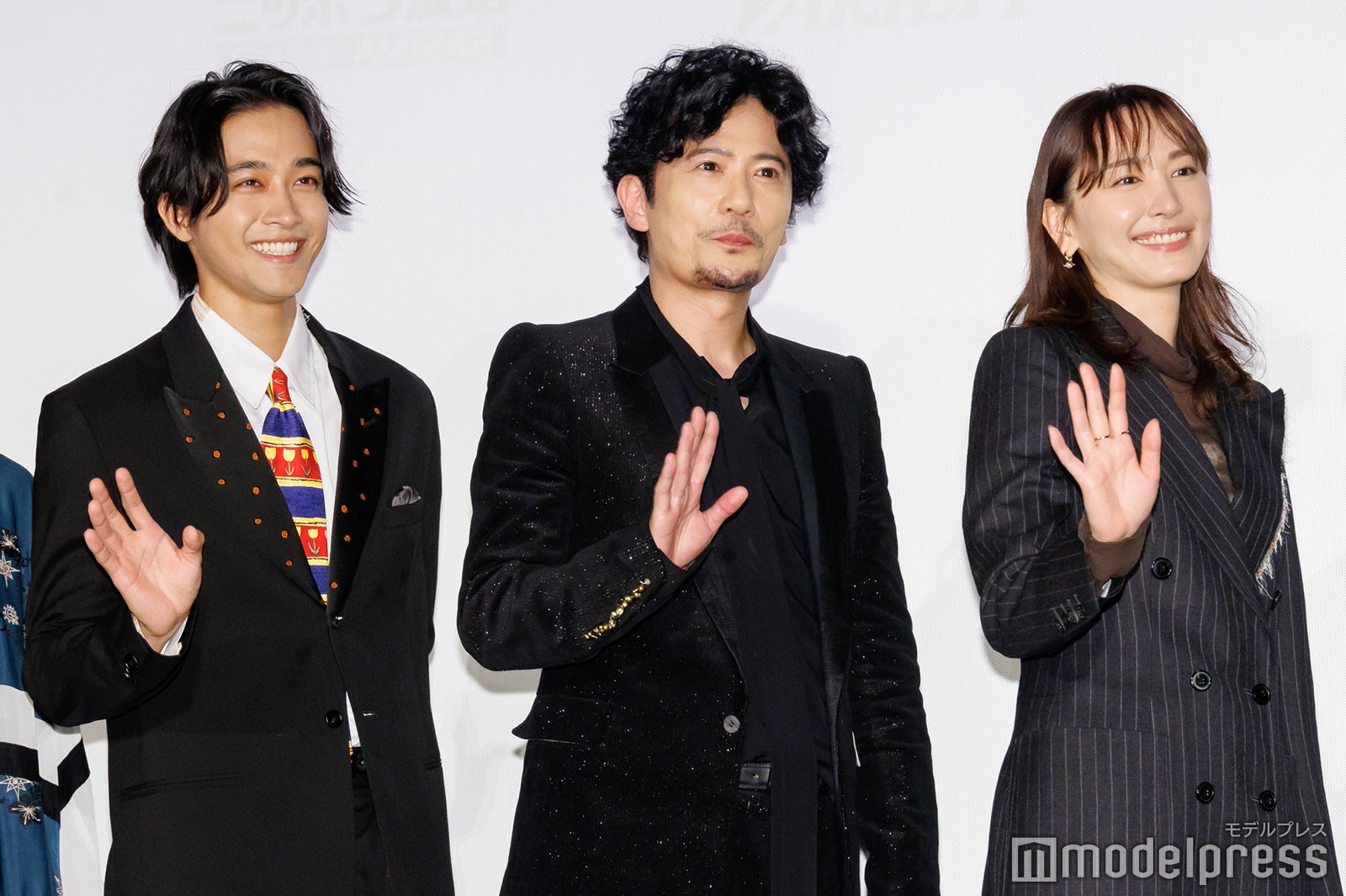 佐藤寛太、新垣結衣、稲垣吾郎（C）モデルプレス